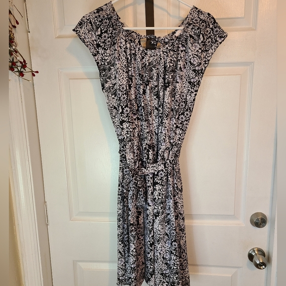 (344) Laura Conrad (LC) Woman's Cut Sleeve, back tie, Summer Dress / Belt,  (L) - Picture 4 of 16